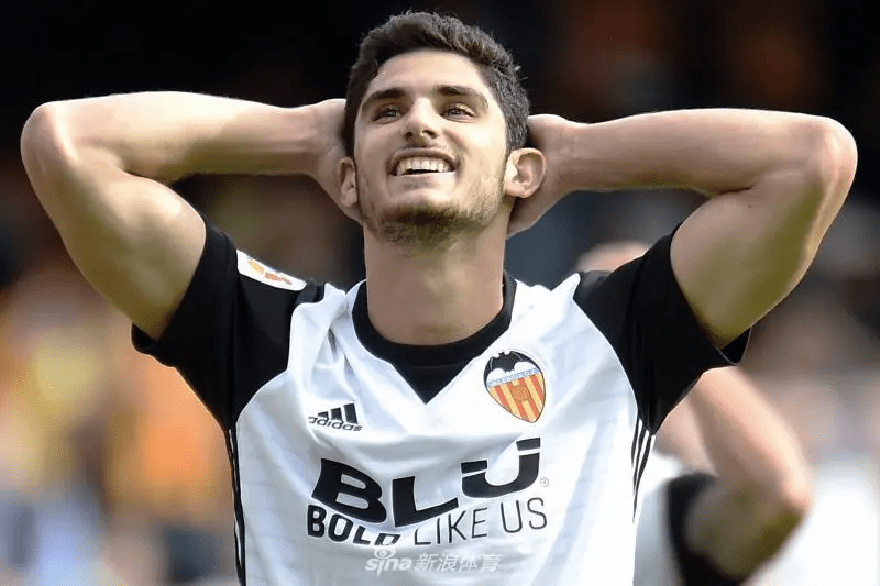 包含赛前欧篮联传出新动向，瓦伦西亚复出首秀，管理层表态——引发热议，球探报告显示潜力的词条