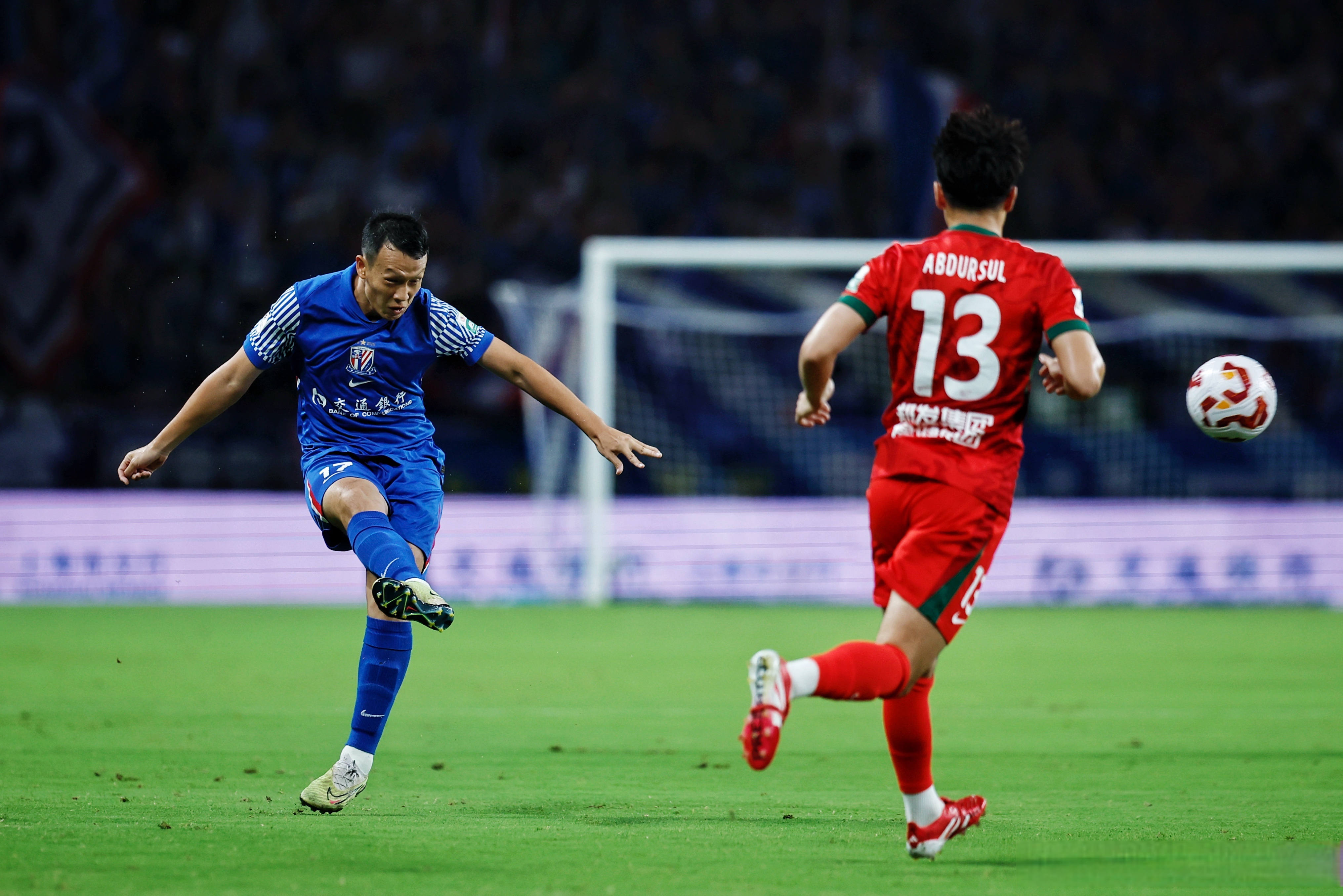 包含荷甲今晚走向成谜，广东宏远临场应变，气氛紧张，球队文化再被提及的词条星空体育注册登录入口